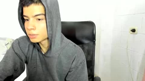 Snapshot of seigfried0 chatting on 03-02-25, 07:12 Seigfried online show from 03-02-25, 07:12