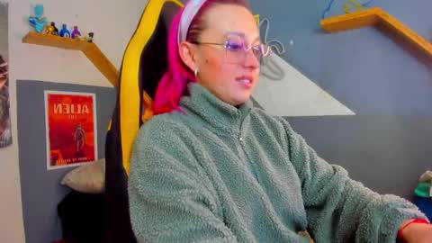 Yeyis  online show from 11-28-25, 05:26