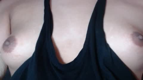 Snapshot of selda_ chatting on 02-16-25, 09:59 Selda online show from 02-16-25, 09:59