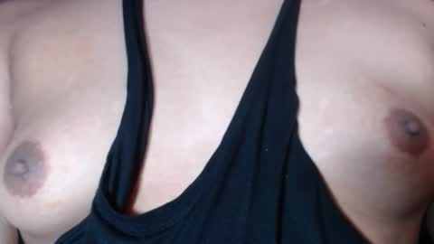 Snapshot of selda_ chatting on 02-17-25, 01:04 Selda online show from 02-17-25, 01:04