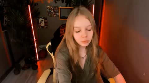 Selena online show from 10-20-25, 03:45