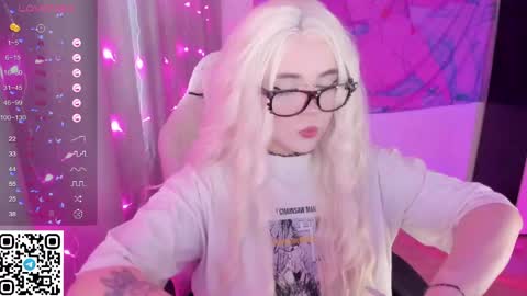 Selena  online show from 04-25-26, 11:46