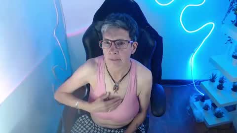 Snapshot of selena_ferreira chatting on 07-15-26, 07:19 Selena online show from 07-15-26, 07:19