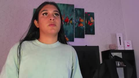 selena_fox7 online show from 10-19-25, 04:02