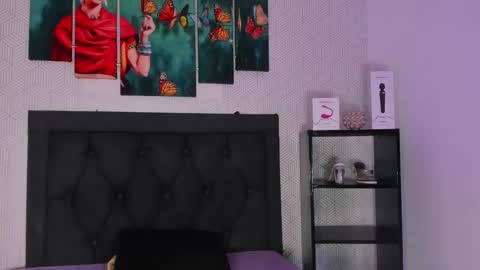 selena_fox7 online show from 10-22-25, 03:40