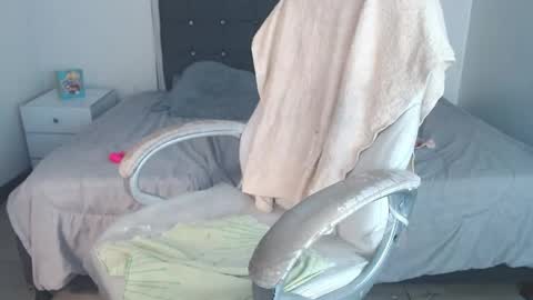 Selena online show from 04-25-26, 05:32