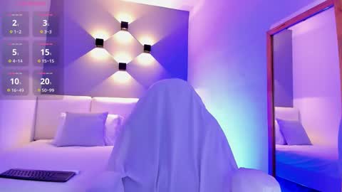 Selena online show from 12-18-25, 12:44