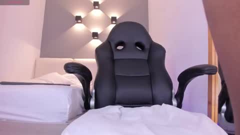 Selena online show from 02-19-26, 11:17