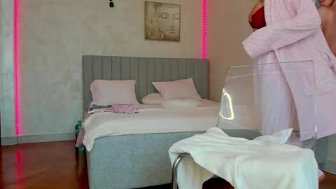 Selena online show from 04-16-26, 08:04