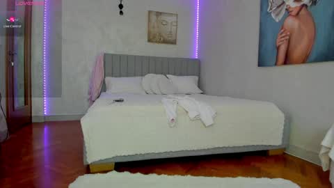 Selena online show from 04-28-26, 05:34