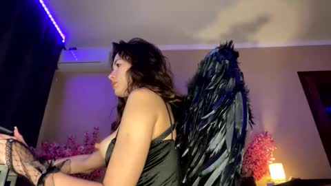 H i  My names is Selena Welcome to my room  Please thumbs up - its important online show from 10-31-25, 12:50