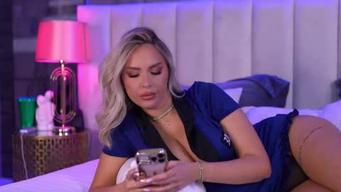 Selena online show from 04-25-26, 07:00