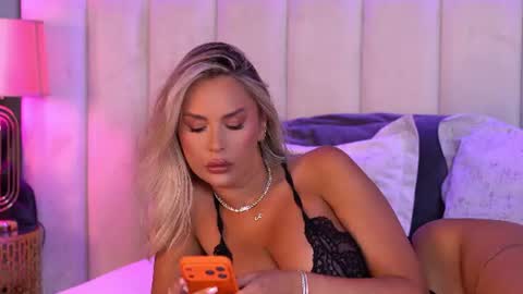 Snapshot of selena_voss chatting on 06-21-26, 07:33 Selena online show from 06-21-26, 07:33