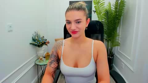 selenaemoore online show from 11-25-25, 04:45