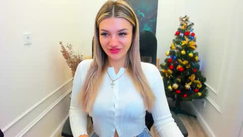 selenaemoore online show from 12-17-25, 04:07