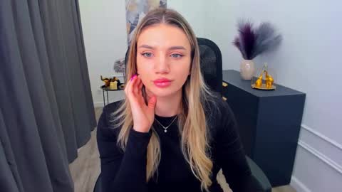 selenaemoore online show from 03-05-26, 04:19
