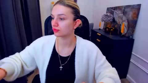 Snapshot of selenaemoore chatting on 05-12-26, 03:47 selenaemoore online show from 05-12-26, 03:47