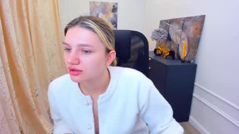 Snapshot of selenaemoore chatting on 05-29-26, 03:48 selenaemoore online show from 05-29-26, 03:48