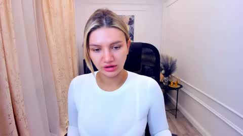 Snapshot of selenaemoore chatting on 06-05-26, 03:46 selenaemoore online show from 06-05-26, 03:46
