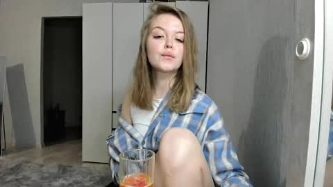 Snapshot of selenagentle chatting on 05-14-26, 01:40 selenagentle online show from 05-14-26, 01:40