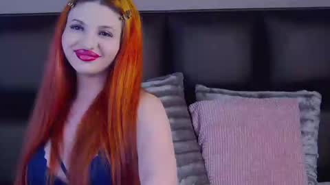 Snapshot of selenahanson chatting on 02-27-25, 12:43 SelenaHanson online show from 02-27-25, 12:43