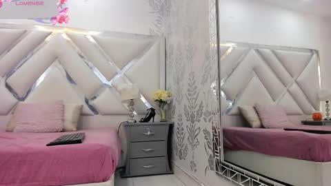 Selena reyess online show from 10-22-25, 05:24