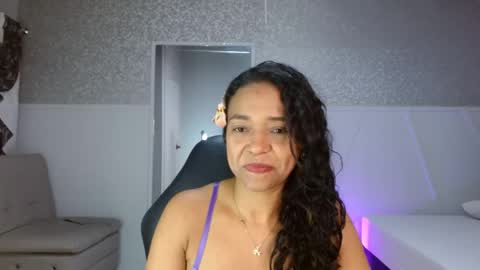 Snapshot of selene_bubble chatting on 04-29-26, 02:32 Selene online show from 04-29-26, 02:32