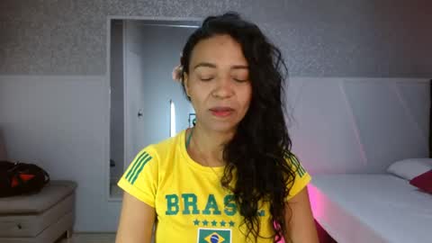 Snapshot of selene_bubble chatting on 05-07-26, 02:33 Selene online show from 05-07-26, 02:33