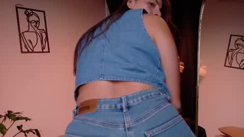 Snapshot of selenenova chatting on 06-18-26, 08:35 Selene Nova online show from 06-18-26, 08:35