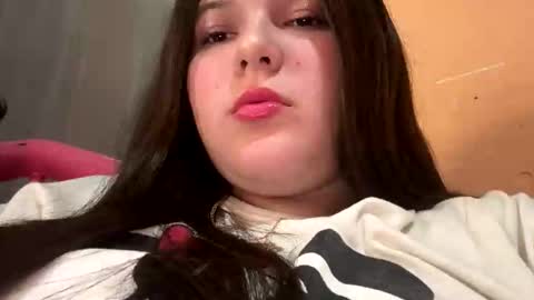 Snapshot of selenerey chatting on 10-27-25, 02:15 selenerey online show from 10-27-25, 02:15