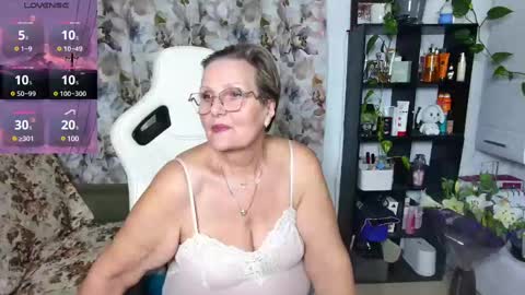 Snapshot of selenna57 chatting on 12-01-24, 06:19 Selenna online show from 12-01-24, 06:19