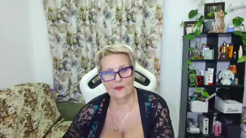 Snapshot of selenna57 chatting on 01-31-25, 11:35 Selenna online show from 01-31-25, 11:35