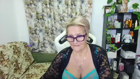 Snapshot of selenna57 chatting on 02-01-25, 02:37 Selenna online show from 02-01-25, 02:37