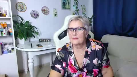 Snapshot of selenna57 chatting on 12-02-25, 06:14 Selenna online show from 12-02-25, 06:14