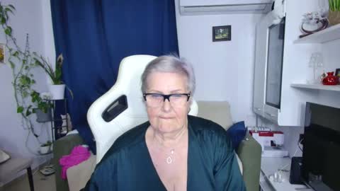 Selenna online show from 04-18-26, 07:07