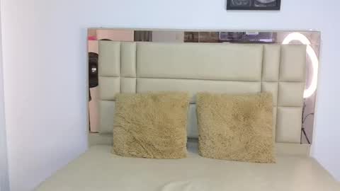 Snapshot of selennahot_ chatting on 10-30-25, 11:33 Selenna online show from 10-30-25, 11:33