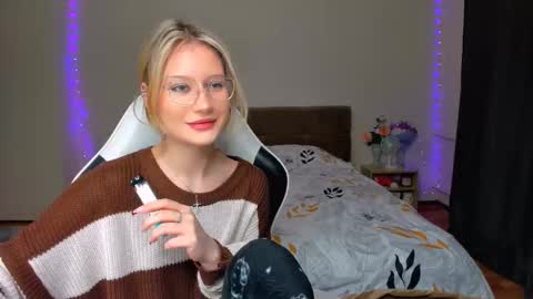 Snapshot of selfharm777 chatting on 09-28-25, 08:14 Simon and Alice online show from 09-28-25, 08:14