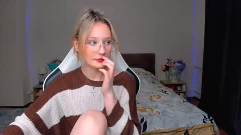 Snapshot of selfharm777 chatting on 10-30-25, 08:42 Simon and Alice online show from 10-30-25, 08:42