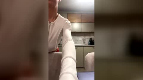 Snapshot of selinn11 chatting on 12-17-25, 07:58 Selin online show from 12-17-25, 07:58