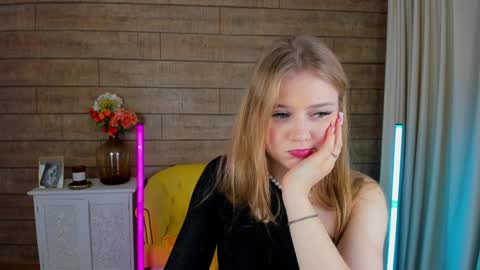 SelinSwarovski online show from 02-04-25, 03:33