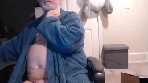 Snapshot of selkie2s chatting on 02-11-25, 11:43 selkie2s online show from 02-11-25, 11:43