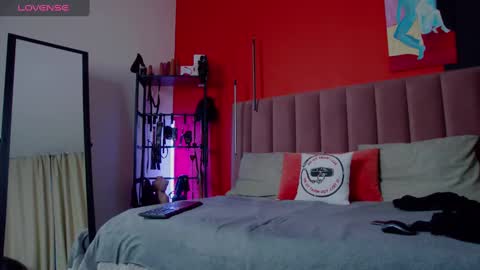 Snapshot of sellashine chatting on 02-25-25, 01:52 Nicole online show from 02-25-25, 01:52