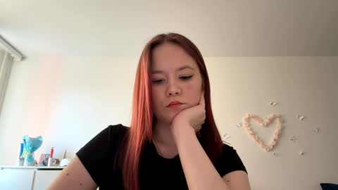Snapshot of selmacalumag chatting on 04-29-26, 02:43 Lily online show from 04-29-26, 02:43