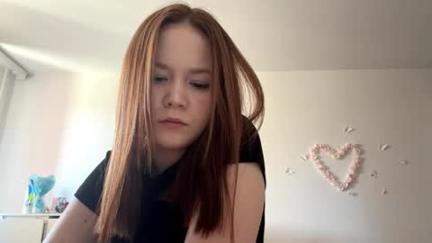 Snapshot of selmacalumag chatting on 05-11-26, 07:14 Lily online show from 05-11-26, 07:14