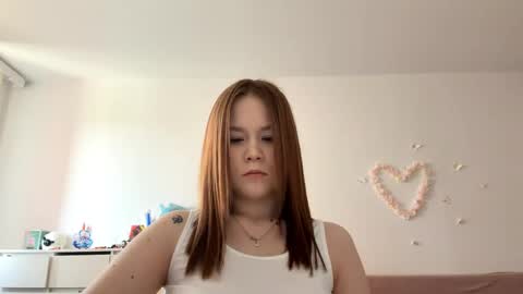 Snapshot of selmacalumag chatting on 05-16-26, 06:21 Lily online show from 05-16-26, 06:21