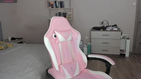 Mary Cherry online show from 04-25-26, 01:41