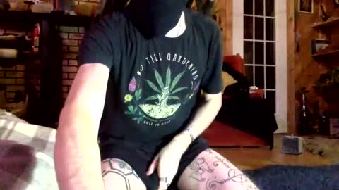 Snapshot of sensisubcei chatting on 12-22-24, 05:45 sensiswitch online show from 12-22-24, 05:45