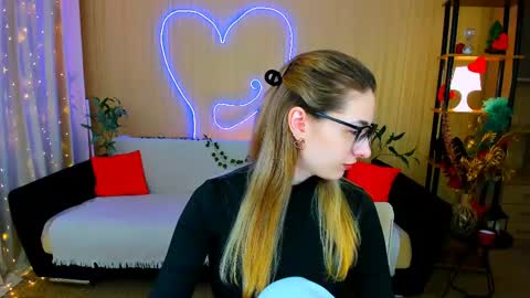 sensitiveheartt online show from 04-28-26, 08:36