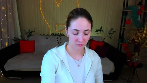 Snapshot of sensitiveheartt chatting on 05-15-26, 07:32 sensitiveheartt online show from 05-15-26, 07:32