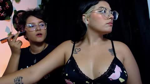 Snapshot of sensual_flame chatting on 11-11-25, 01:16 Camille and sophie online show from 11-11-25, 01:16